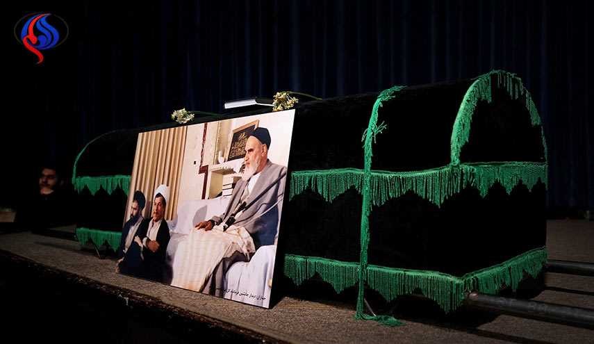 جثمان آية الله رفسنجاني يوارى الثرى بجوار مرقد الإمام الخميني (رض)