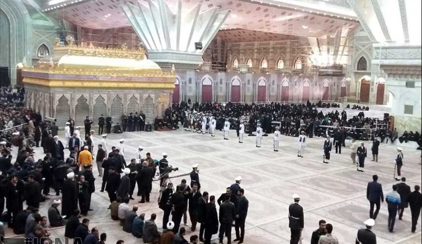 انتظار جموع المواطنين في مرقد الامام الخميني (ره)