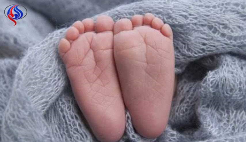 جدة تعيد حفيدها حديث الولادة للمستشفى لسبب 