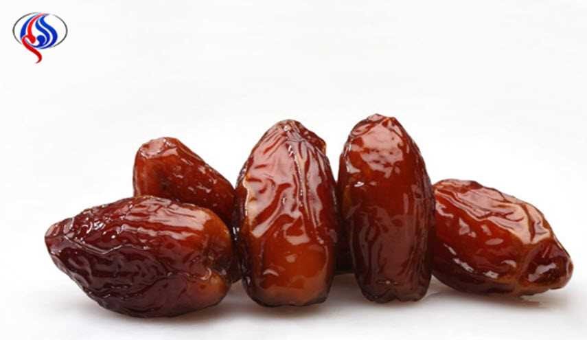 ماذا يحصل بجسمك إن أكلت حبتين من التمر يوميا؟