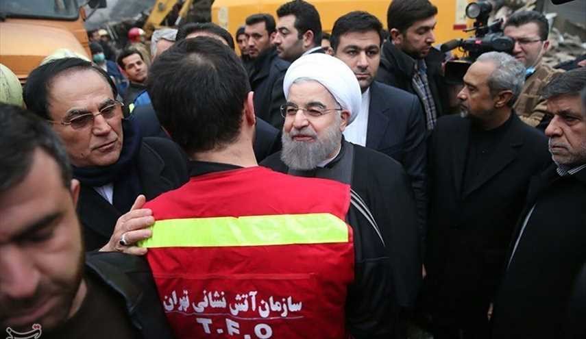 عکس‌هایی از رییس جمهور در محل حادثه پلاسکو