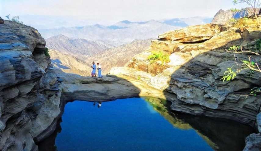 صور منوعة: مشاهد آسرة من وادي “لجب” في جازان والمزيد..