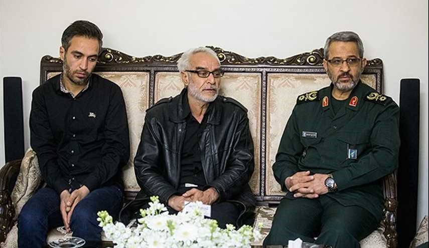 لقاء رئيس منظمة التعبئة مع أسرة احد الشهداء من رجال الإطفاء
