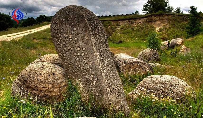تروفانتس.. صخور تتكاثر وتنمو في رومانيا!