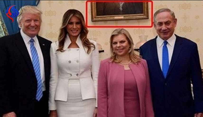 ما سر إزاحة اللوحة خلف ترامب ونتنياهو؟