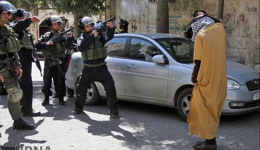 حمله نظامیان صهیونیست به فلسطینی ها در الخلیل/ تصاویر