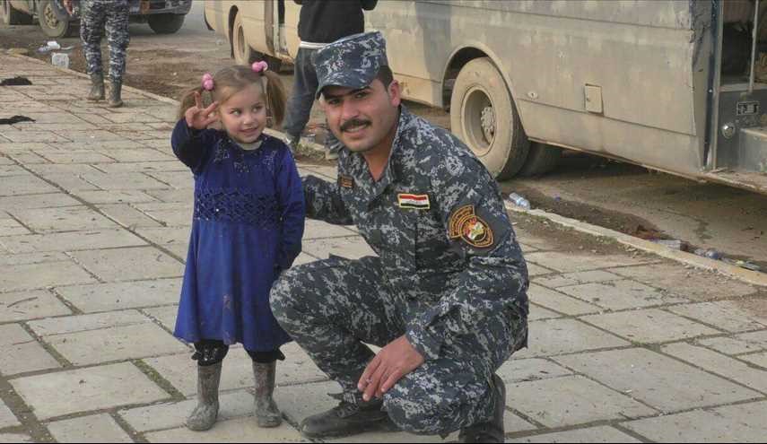 بالصور..الشرطة الاتحادية العراقية تخلي الأسر النازحة من باب الطوب ومحطة القطار وتنقلهم الى جنوب الموصل