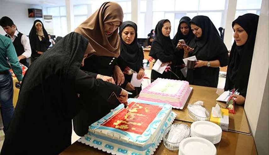 تكريم الموظفات المتميزات في سياق الاحتفال بمولد سيدة نساء العالمين فاطمة الزهراء سلام الله عليها في ايران