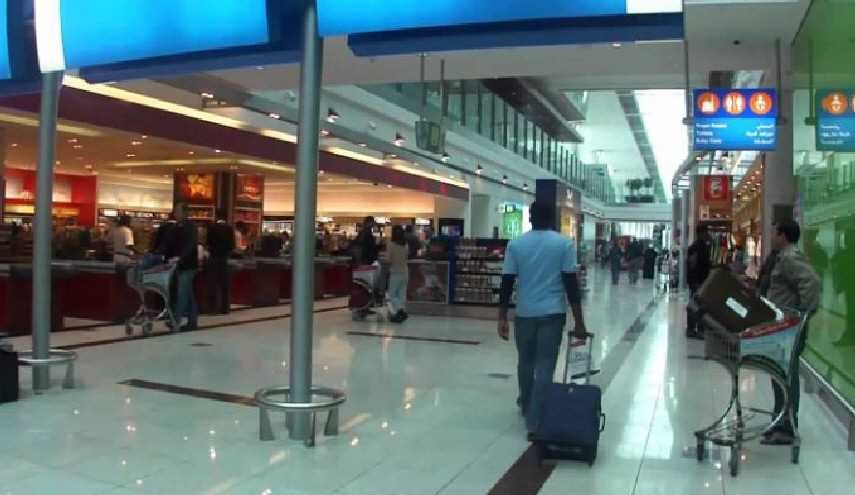 لن تصدقوا..ترك حذاءه مليئاً بالذهب في مطار دبي..لهذا السبب