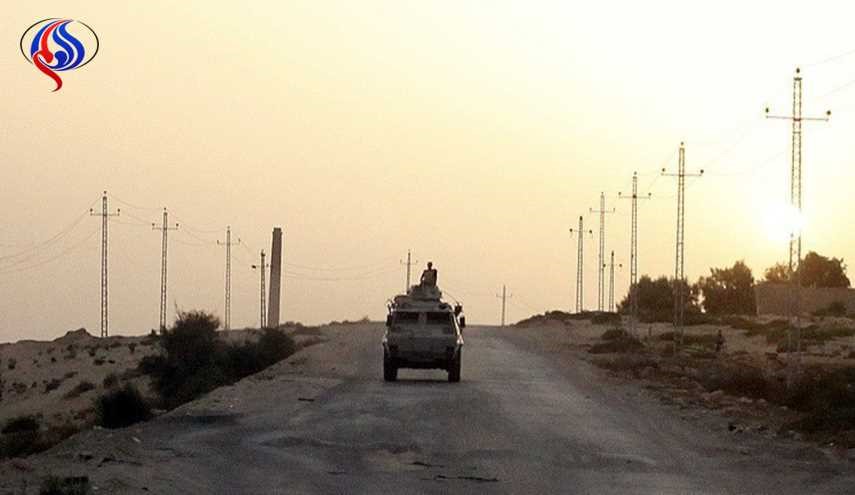 إصابة 4 شرطيين في تفجير سيارتهم بسيناء، وتفكيك مفخخة في الاسكندرية