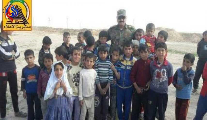 الحشد يستقبل اكثر من 60 عائلة نازحة من الحضر غرب الموصل