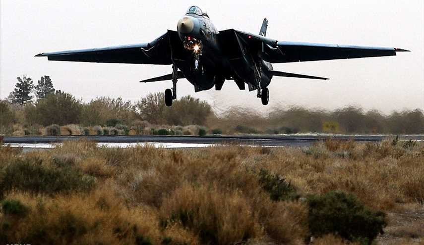 بالصور.. استعراض جوي في يوم الجيش في ايران
