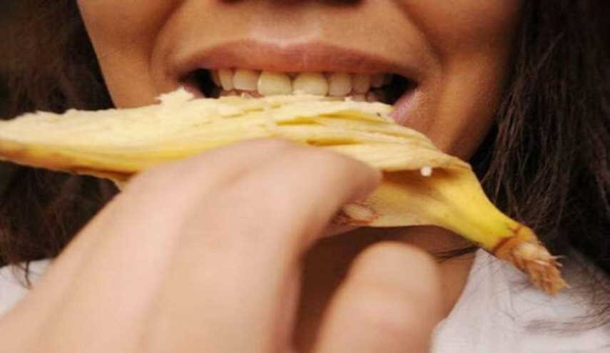 هكذا تبيض أسنانك باستخدام قشر الموز