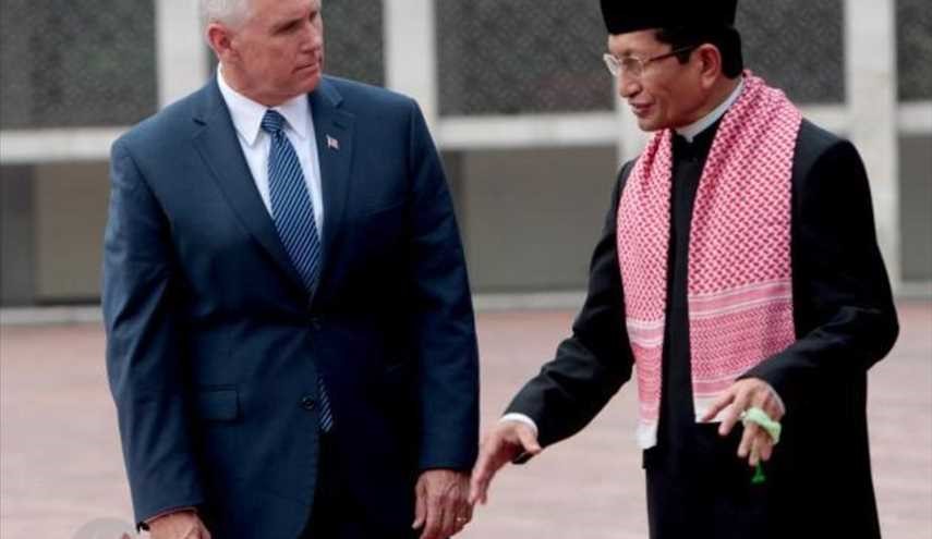 معاون ترامپ در مسجد جاکارتا!
