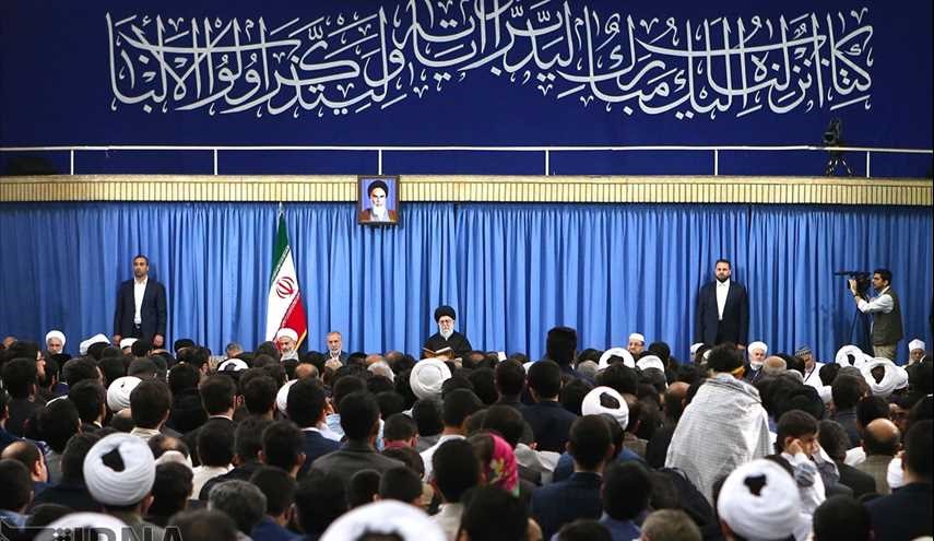 دیدار شرکت‌کنندگان در مسابقات بین‌المللی قرآن با رهبر معظم انقلاب/ تصاویر