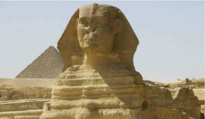 من كسر أنف أبو الهول؟
