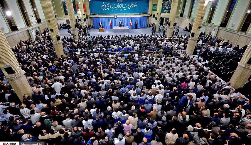 لقاء يجمع آية الله خامنئي بالعمال