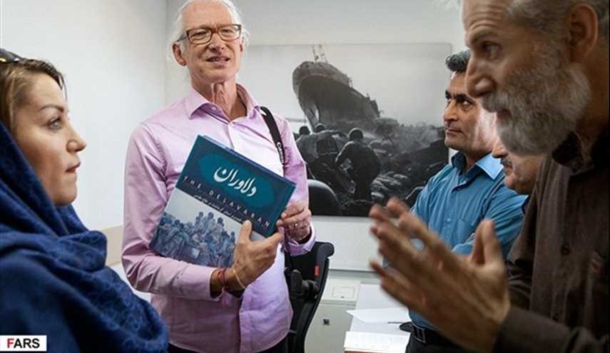 بالصور... البروفسور يورغ فينده يتفقد رابطة مصوري الثورة والدفاع المقدس