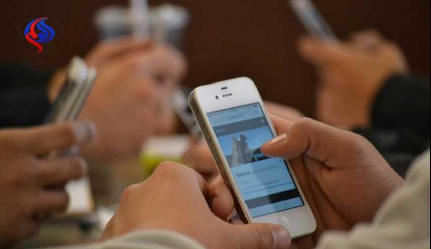 منع استفاده از تلفن همراه برای زنان یک روستای هند!
