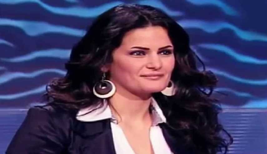 في إساءة بالغة لحرمة الشهر الفضيل.. راقصة تقدم برناج ديني في شهر رمضان!