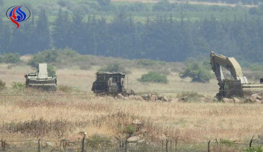 بالصور: جيش الإحتلال يواصل رفع سواتر مقابل الوزاني