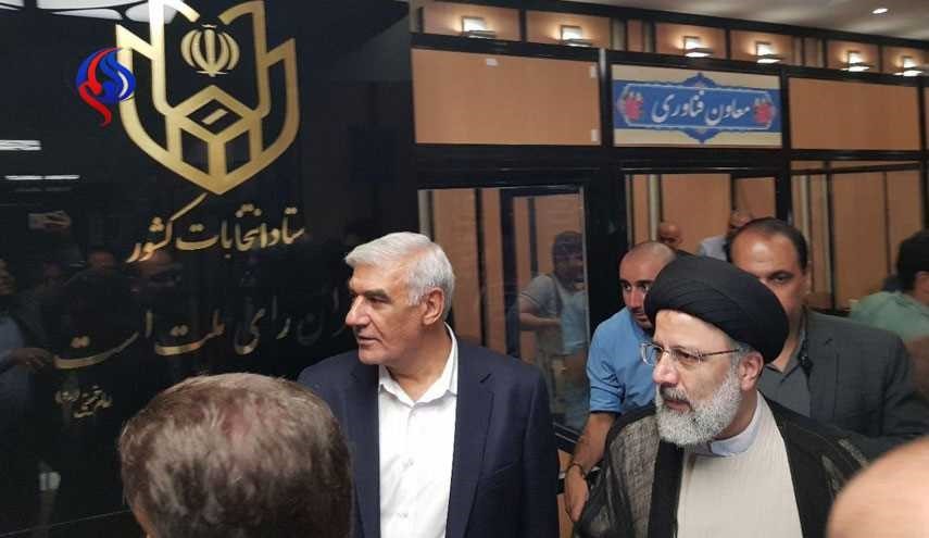 رئیسی در ستاد انتخابات کشور حضور یافت