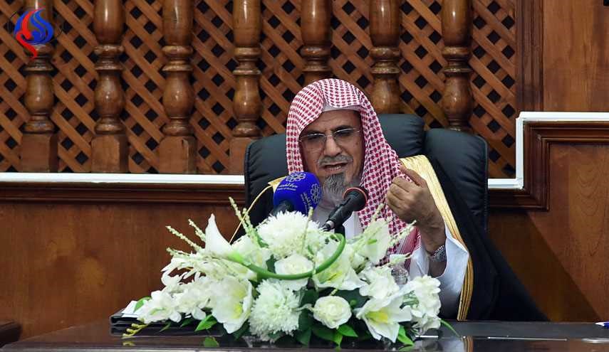 خطيب المسجد الحرام يسمي اجتماع القادة العرب مع ترامب بالقمة 