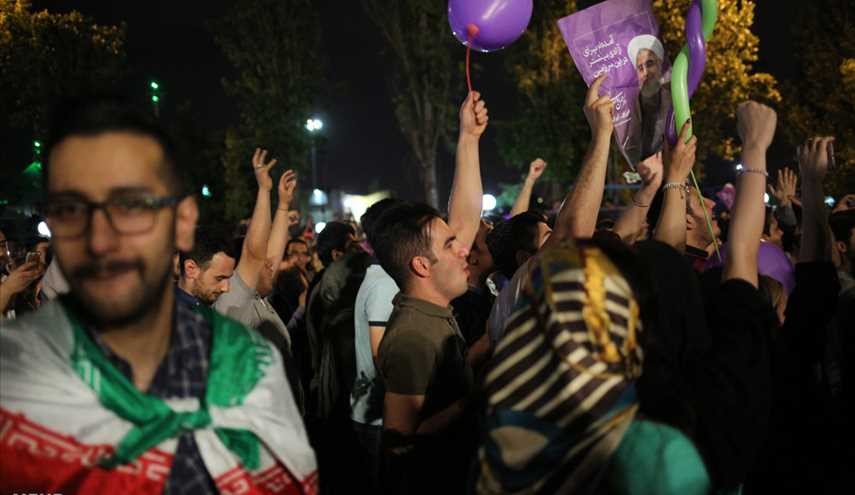 بالصور.. احتفالات لأنصار روحاني في طهران عقبه فوزه بالانتخابات - 2
