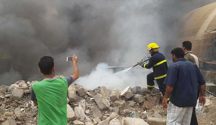 بالصور.. حريق يلتهم ملعبا لكرة القدم في الموصل