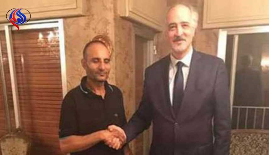 الجعفري ياخذ صورة مع عامل نظافة ويستقبله في المنزل