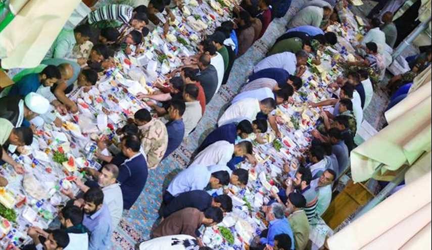 تفطير الصائمين في شهر رمضان المبارك في العتبة العسكرية المقدسة