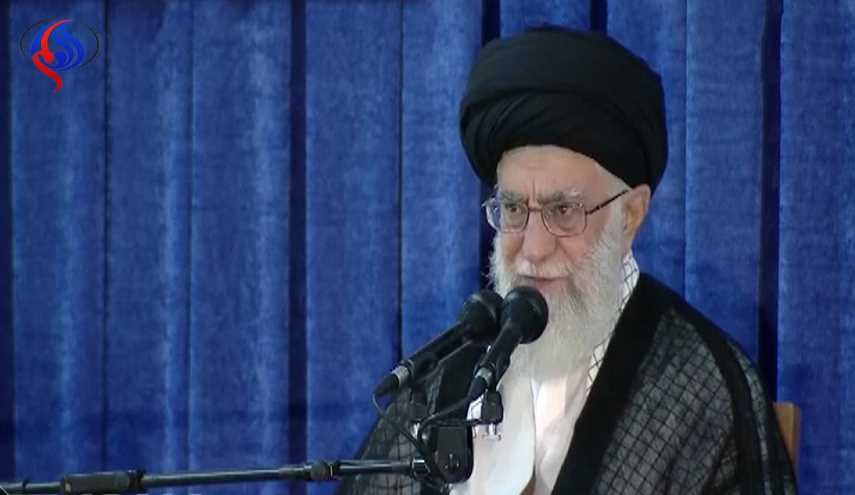 الإمام الخامنئي يحذر من محاولات تحريف سيرة الإمام والثورة الإسلامية
