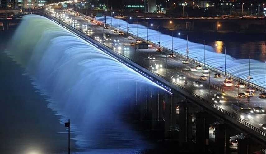 نوافير عملاقة