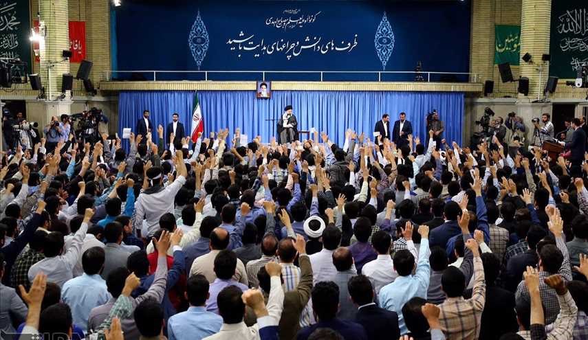 التقت مجموعة من الطلاب مع الزعيم