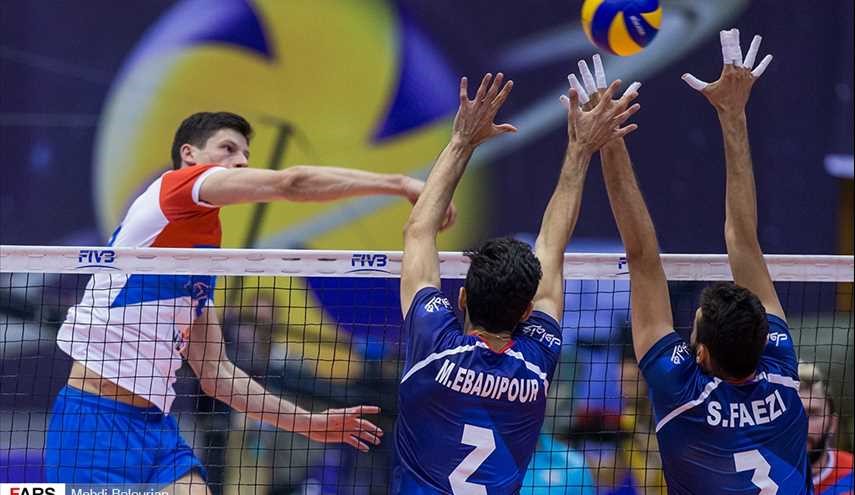 لقاء بين منتخب ايران للكرة الطائرة ونظيره الصربي / صور