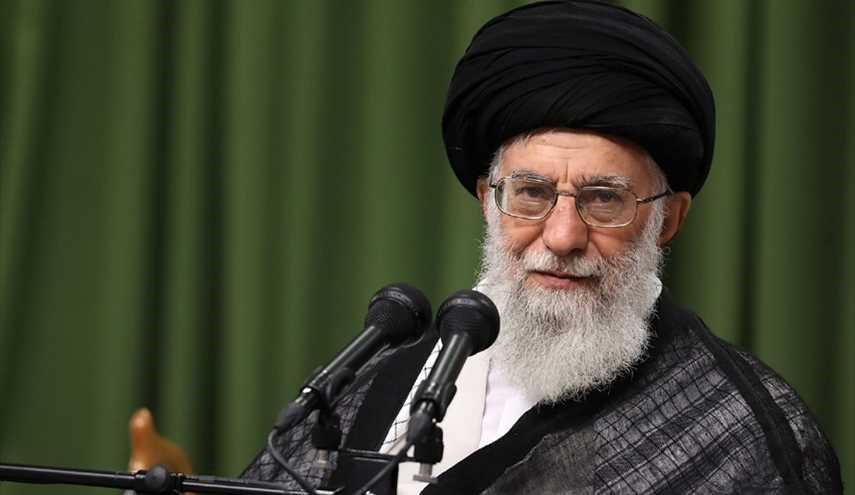 قائد الثورة الإسلامية (دام ظله ) يستقبل حشدا من الادباء في  ذكرى مولد الامام الحسن (ع)