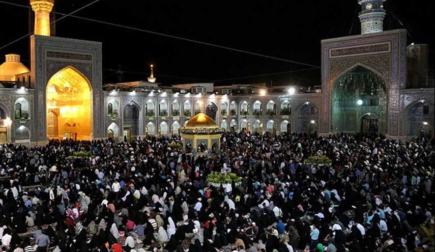 حرم الامام الرضا (ع) يمتلئ بالناس في شهر رمضان المبارك