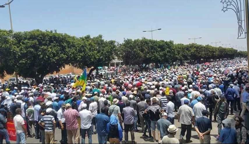 مسيرة حاشدة بالعاصمة الرباط تضامنا مع اهالي الحسيمة في المغرب