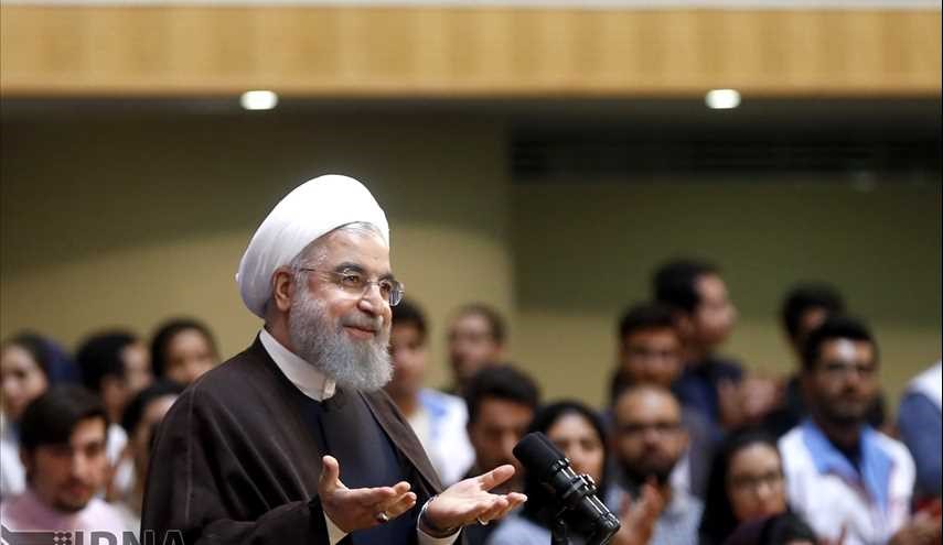 شباب وطلاب في ضيافة الافطار مع الرئيس الايراني