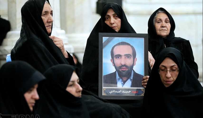 بالصور.. مراسم تأبين شهداء الاعتداءات الارهابية في طهران