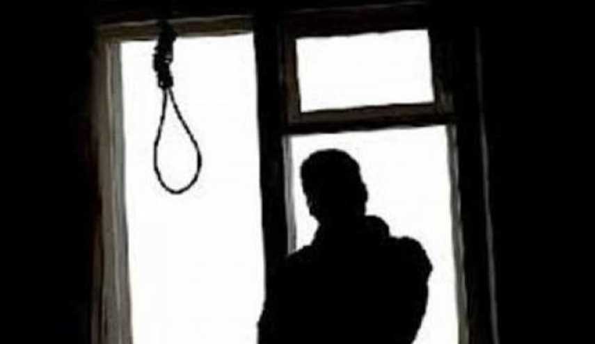 بعد الإمتحان.. طالب يشنق نفسه في الحمام ويترك رسالة