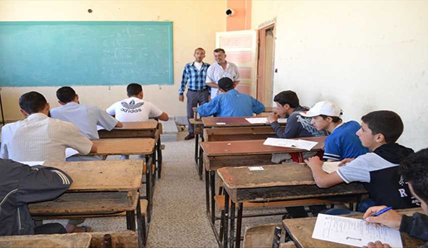 بالصورة: طالب يترك 