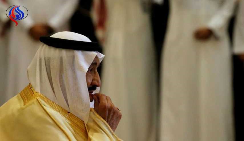 وقف كاتب سعودي استخدم صفات 