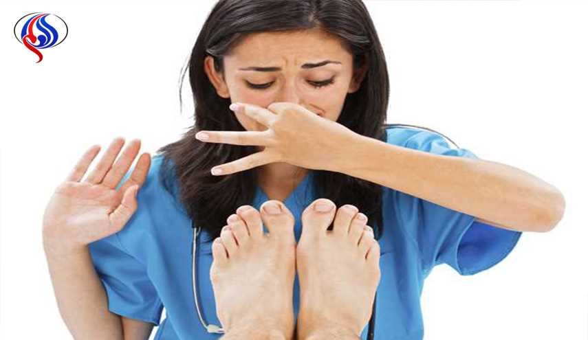 هل تعاني من رائحة القدم الكريهة في الصيف؟.. إليك الحل