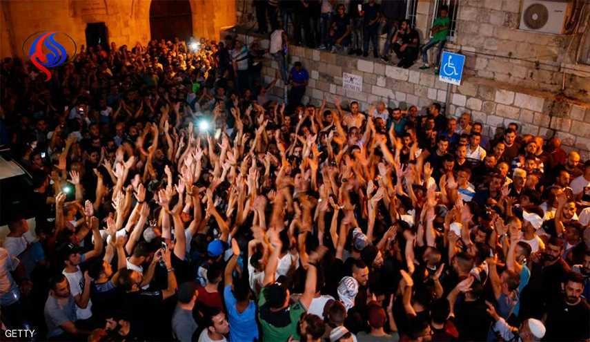 إصابة عشرات الفلسطينيين بمواجهات قرب الأقصى