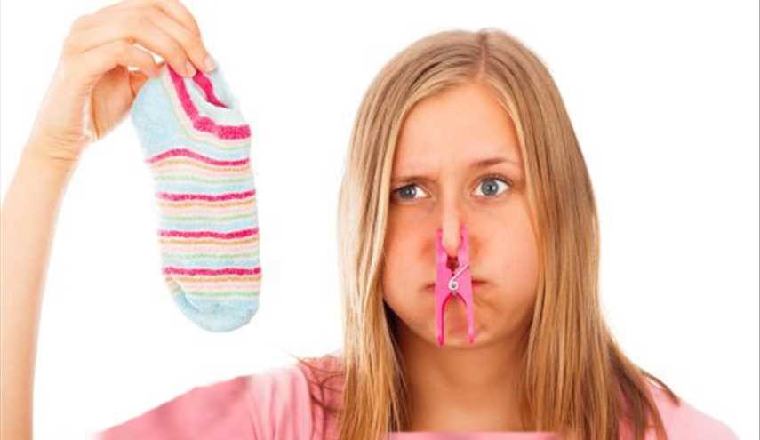 نصائح تخلصك من رائحة القدمين السيئة للأبد