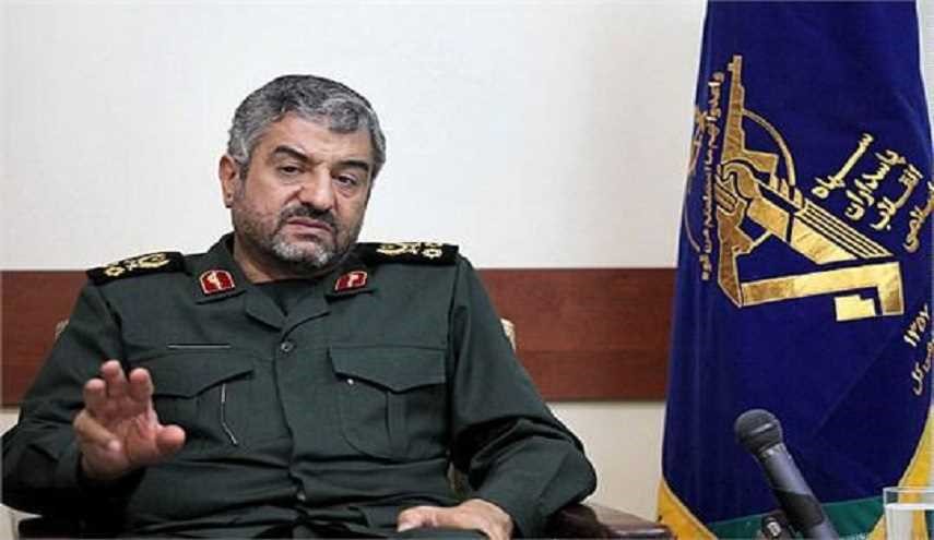 حضور فرمانده کل سپاه در منزل 