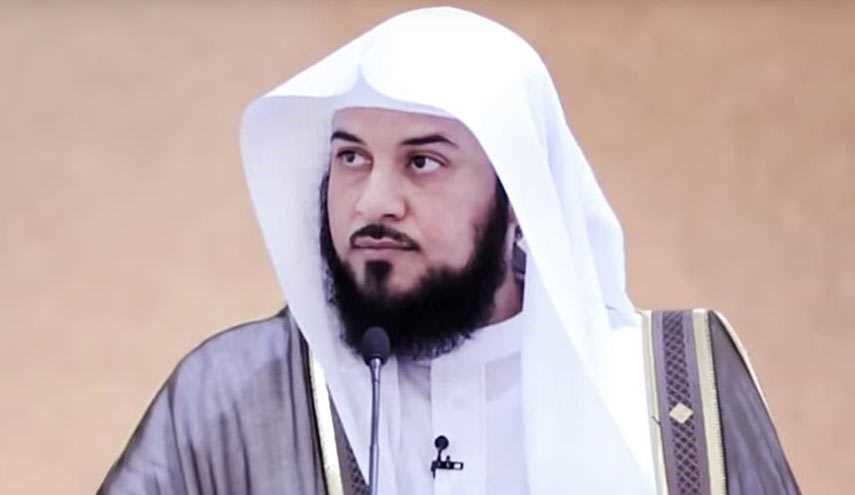 بعد تطبيله لسلمان.. آيات عرابي للعريفي: “سقطت يا منافق وسيسقط خلفك آل سعود”