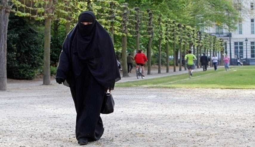 هكذا أوقعتهم صورة.. متطرفون حاولوا الاستهزاء بمنقبات فصاروا مادة للسخرية