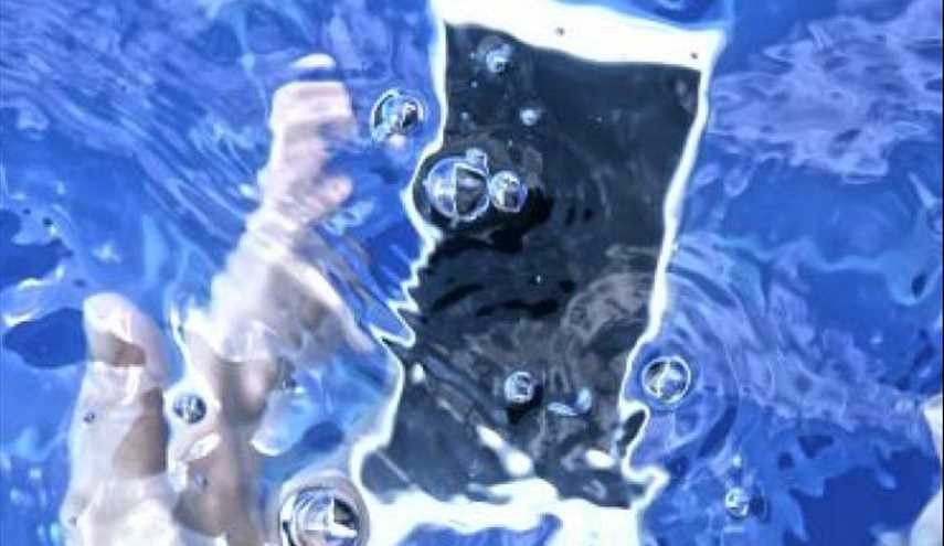 لا تستخدم مجفف الشعر مطلقاً.. هذا ما عليك فعله عند انسكاب المياه على هاتفك